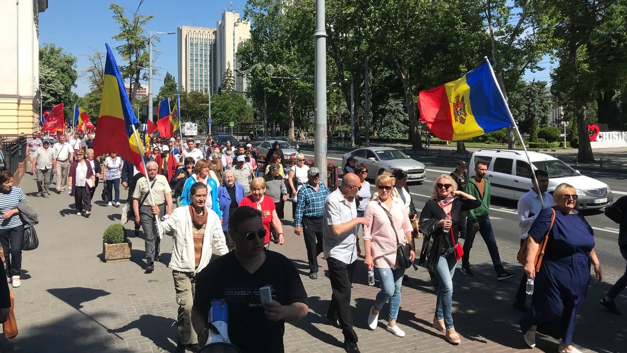 Свежие новости молдовы. Протесты в Молдове против Санду. Протесты в Молдове 2022. Акция протеста оппозиции в Кишиневе. Люди на митинге.