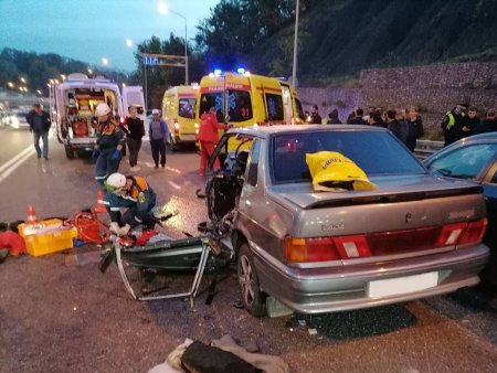 Спасатели показали кадры жесткой аварии в Сочи