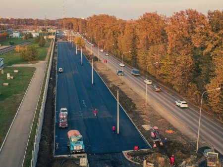Возле парка Галицкого делают новенькие парковки по ул. Тихорецкой