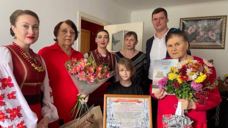 Жительница Краснодара подарила Кубанскому казачьему хору баян за 500 т. р.