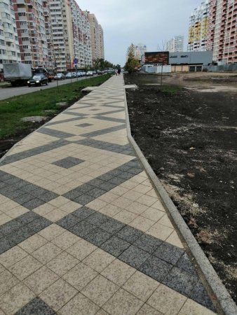 На ул. им. Писателя Знаменского Краснодара завершили строительство тротуара