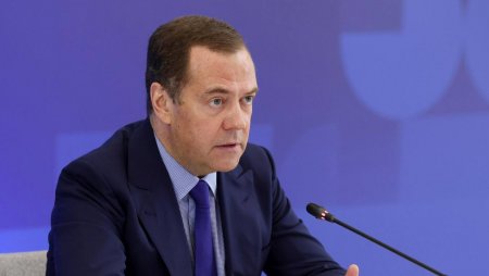 Медведев высказался про экономические взаимоотношения США и Европы