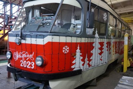 В Краснодаре с 9 декабря будут курсировать новогодние автобусы, троллейбусы и трамваи
