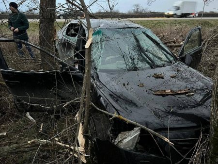 В Краснодарском крае водитель Toyota погиб после опрокидывания машины. фото 1