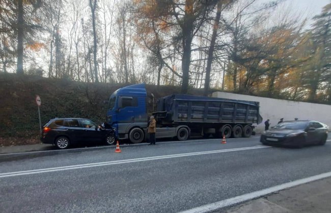 Водитель BMW уснул за рулем, в результате ДТП скончалась его пассажирка