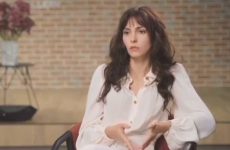 Жена Арестовича назвала русский язык родным языком